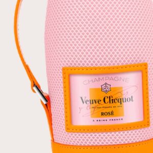 VEUVE CLICQUOT – Rosé Ice Jacket Bouteille